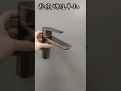 पीवीसी बिबकॉक जिंक डाई कास्टिंग बाथरूम नल हैंडल चमकदार चांदी का रंग