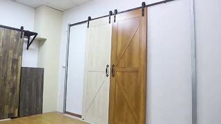 जे-आकार का बार्न डोर सस्पेंशन रेल हार्डवेयर एक्सेसरी सेट, स्लाइडिंग स्लाइडिंग स्लाइडिंग डोर, साइलेंट गाइड